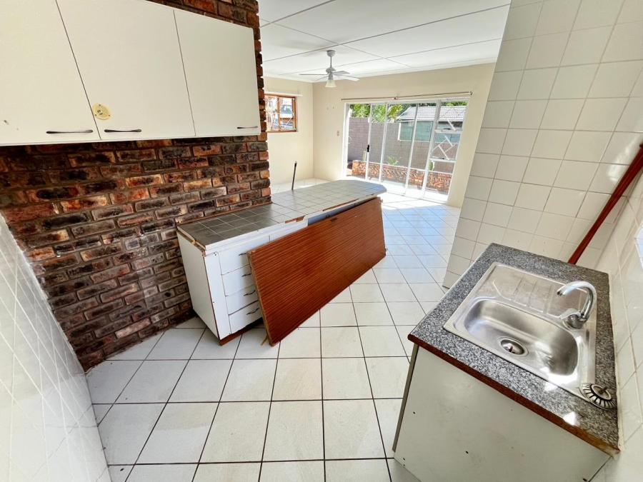 To Let 1 Bedroom Property for Rent in Dorchester Heights Eastern Cape